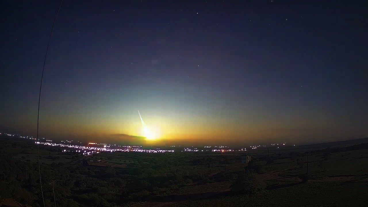 Meteoro faz noite virar dia no Nordeste do Brasil